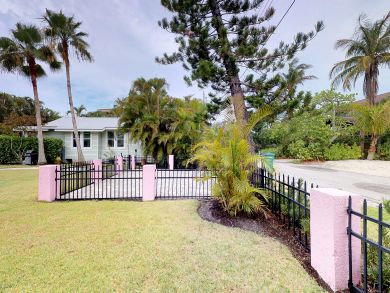 A Cozy Bayside Cottage a Short Stroll from Beach