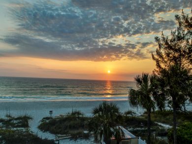 Two Bedroom Condo Only Two Blocks to the Beach Two Bedroom Condo Only Two Blocks to the Beach
