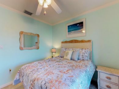 Two Bedroom Condo Only Two Blocks to the Beach Two Bedroom Condo Only Two Blocks to the Beach
