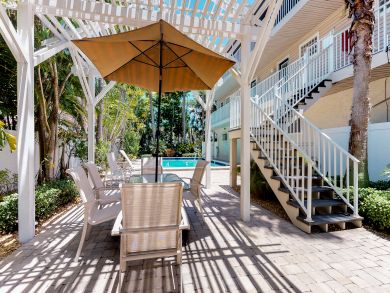 Two Bedroom Condo Only Two Blocks to the Beach Two Bedroom Condo Only Two Blocks to the Beach