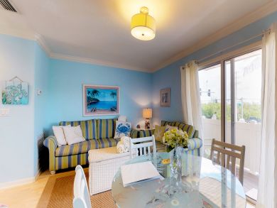 Two Bedroom Condo Only Two Blocks to the Beach Two Bedroom Condo Only Two Blocks to the Beach