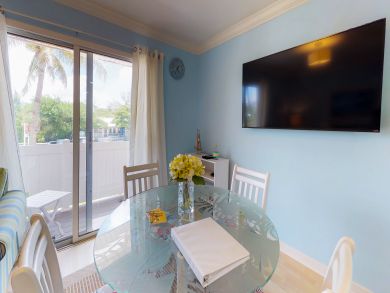 Two Bedroom Condo Only Two Blocks to the Beach Two Bedroom Condo Only Two Blocks to the Beach