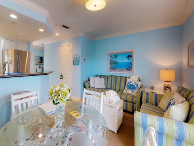 Two Bedroom Condo Only Two Blocks to the Beach Two Bedroom Condo Only Two Blocks to the Beach