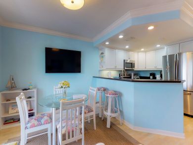 Two Bedroom Condo Only Two Blocks to the Beach Two Bedroom Condo Only Two Blocks to the Beach
