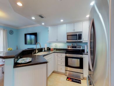 Two Bedroom Condo Only Two Blocks to the Beach Two Bedroom Condo Only Two Blocks to the Beach