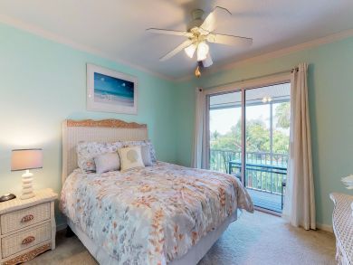 Two Bedroom Condo Only Two Blocks to the Beach Two Bedroom Condo Only Two Blocks to the Beach