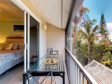 Two Bedroom Condo Only Two Blocks to the Beach Two Bedroom Condo Only Two Blocks to the Beach