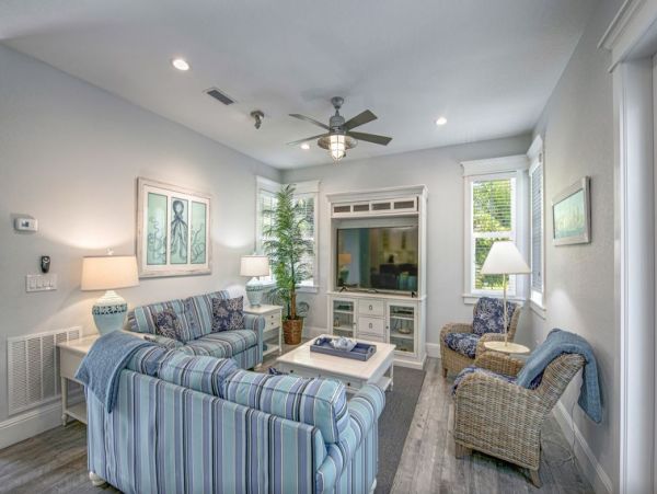 Holmes Beach Townhome Sleeps 6 with Private Pool & Spa