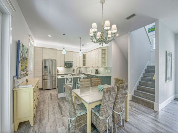 Holmes Beach Townhome Sleeps 6 with Private Pool & Spa