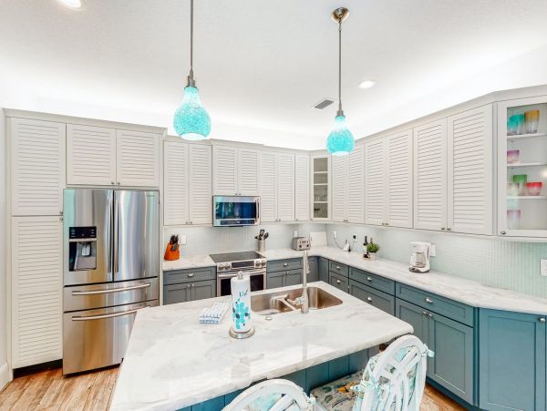 Holmes Beach Townhome Sleeps 6 with Private Pool & Spa