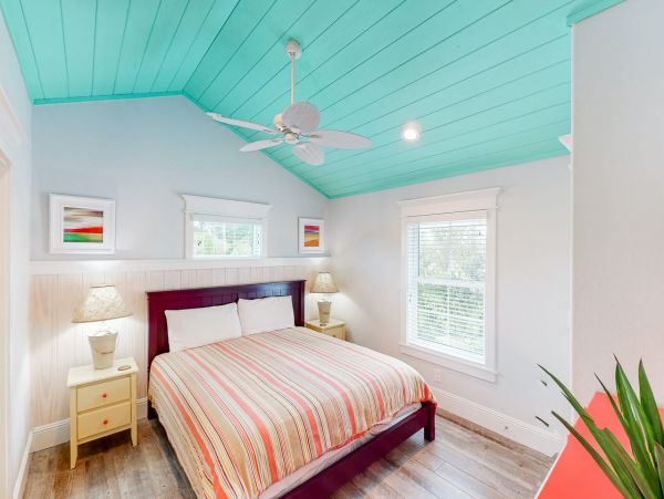 Holmes Beach Townhome Sleeps 6 with Private Pool & Spa