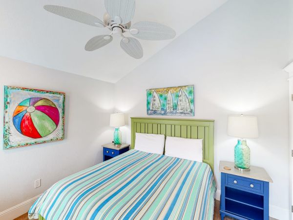 Holmes Beach Townhome Sleeps 6 with Private Pool & Spa