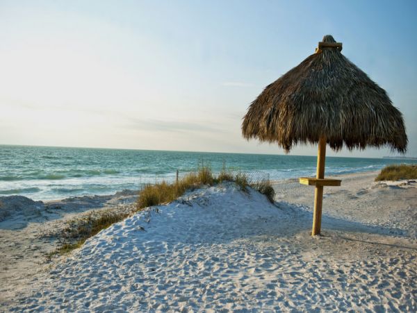 Holmes Beach Townhome Sleeps 6 with Private Pool & Spa