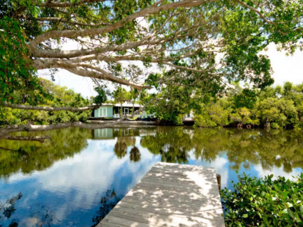 Updated 3 Bedroom Home with Private Pool Lakeside