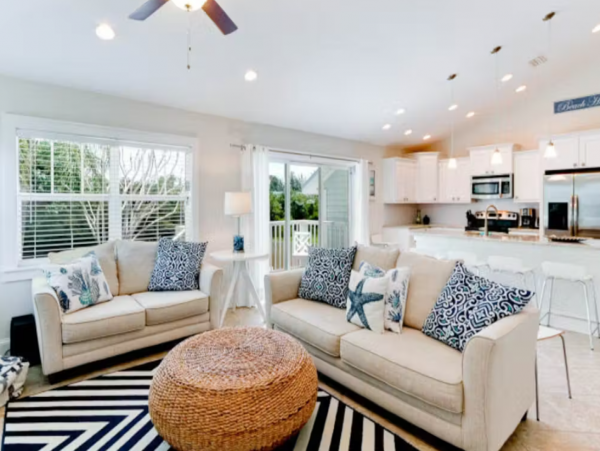 Updated 3 Bedroom Home with Private Pool Lakeside