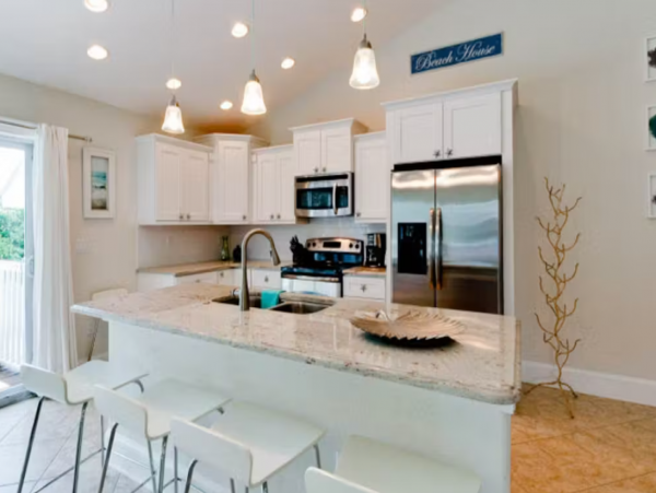 Updated 3 Bedroom Home with Private Pool Lakeside