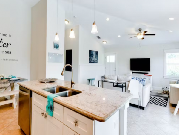 Updated 3 Bedroom Home with Private Pool Lakeside
