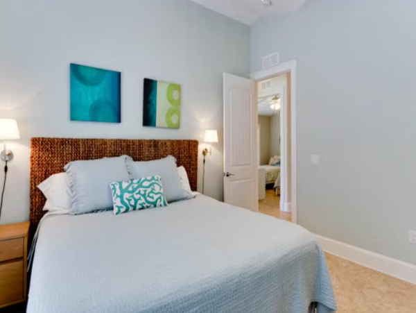 Updated 3 Bedroom Home with Private Pool Lakeside