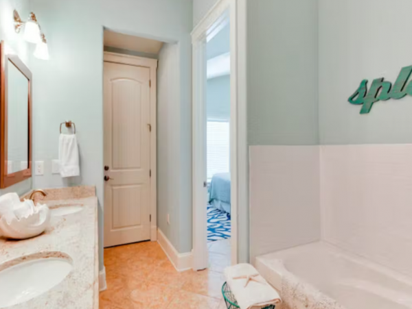 Updated 3 Bedroom Home with Private Pool Lakeside