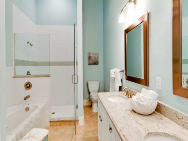 Updated 3 Bedroom Home with Private Pool Lakeside
