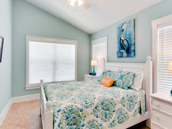 Updated 3 Bedroom Home with Private Pool Lakeside