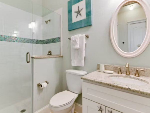 Updated 3 Bedroom Home with Private Pool Lakeside