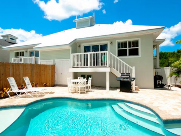 Updated 3 Bedroom Home with Private Pool Lakeside