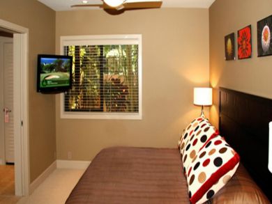 Guest bedroom with king bed