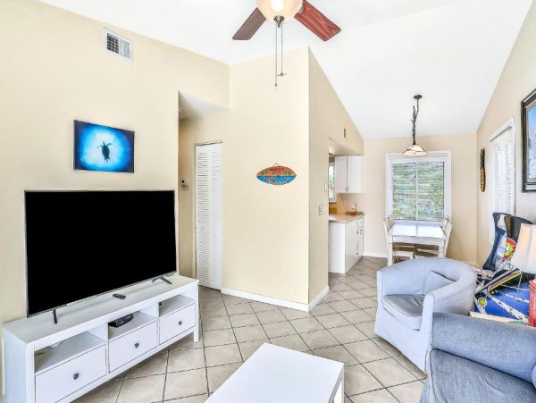 Holmes Beach 4 Bedroom Duplex with Pool Short Walk To Beach