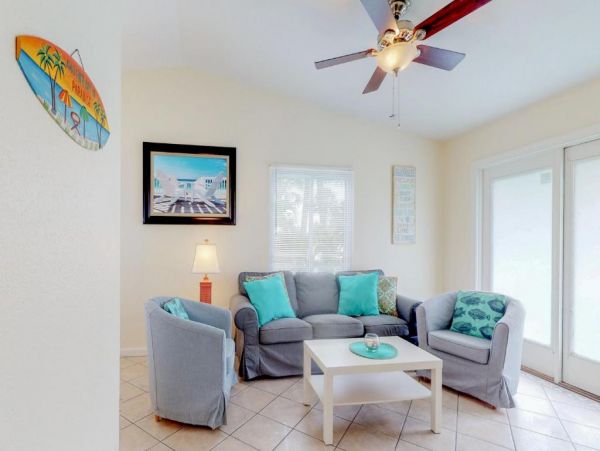 Holmes Beach 4 Bedroom Duplex with Pool Short Walk To Beach