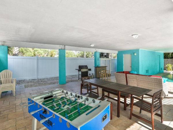 Holmes Beach 4 Bedroom Duplex with Pool Short Walk To Beach