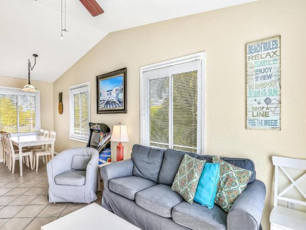 Holmes Beach 4 Bedroom Duplex with Pool Short Walk To Beach