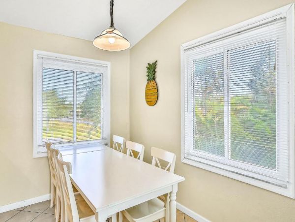Holmes Beach 4 Bedroom Duplex with Pool Short Walk To Beach