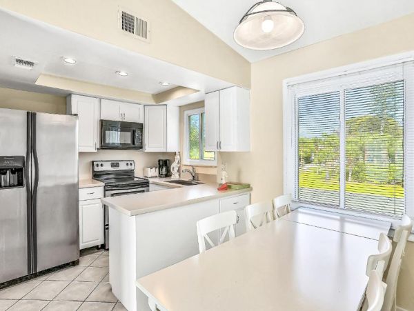 Holmes Beach 4 Bedroom Duplex with Pool Short Walk To Beach