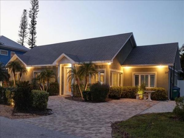 Holmes Beach 6 Bedroom Vacation Rental Sleeps 14