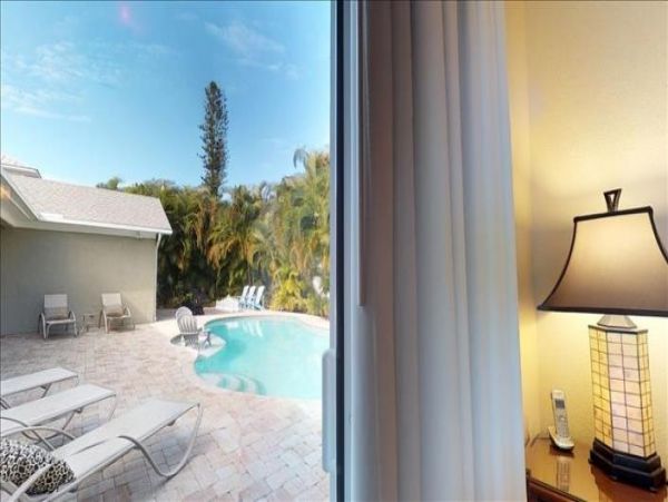 Holmes Beach 6 Bedroom Vacation Rental Sleeps 14