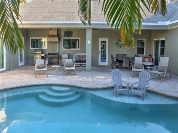 Holmes Beach 6 Bedroom Vacation Rental Sleeps 14