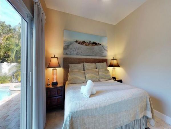 Holmes Beach 6 Bedroom Vacation Rental Sleeps 14