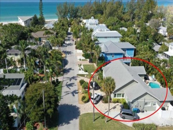Holmes Beach 6 Bedroom Vacation Rental Sleeps 14