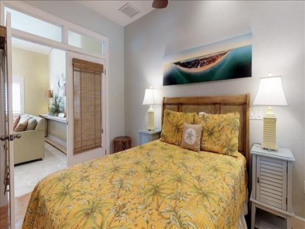 Holmes Beach 6 Bedroom Vacation Rental Sleeps 14