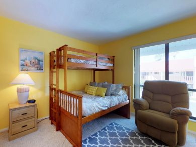 Bradenton Two Bedroom Vacation Condo Pool