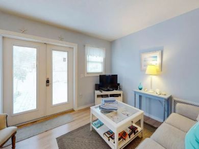 ANNA MARIA DUPLEXES BOTH SIDES, 2 POOLS, 4 BEDROOMS