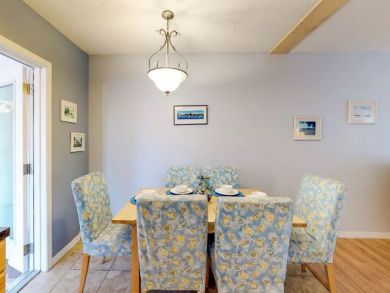 ANNA MARIA DUPLEXES BOTH SIDES, 2 POOLS, 4 BEDROOMS
