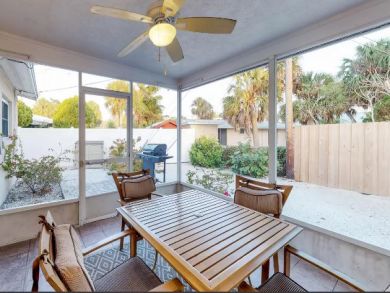 ANNA MARIA DUPLEXES BOTH SIDES, 2 POOLS, 4 BEDROOMS