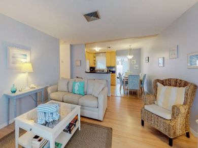 ANNA MARIA DUPLEXES BOTH SIDES, 2 POOLS, 4 BEDROOMS