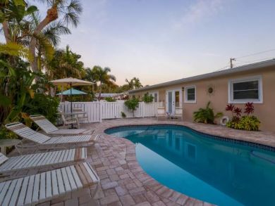 ANNA MARIA DUPLEXES BOTH SIDES, 2 POOLS, 4 BEDROOMS