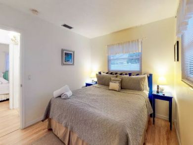 ANNA MARIA DUPLEXES BOTH SIDES, 2 POOLS, 4 BEDROOMS