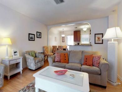 ANNA MARIA DUPLEXES BOTH SIDES, 2 POOLS, 4 BEDROOMS