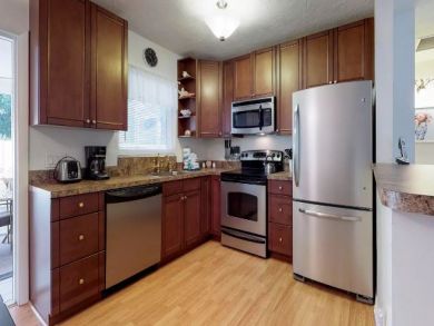 ANNA MARIA DUPLEXES BOTH SIDES, 2 POOLS, 4 BEDROOMS