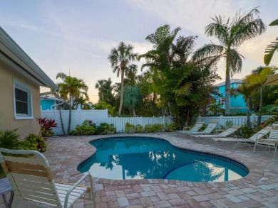 ANNA MARIA DUPLEXES BOTH SIDES, 2 POOLS, 4 BEDROOMS